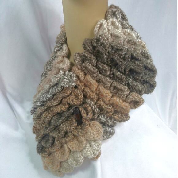 Artisan Crochet Crocodile Stitch Cowl Earth Tone Color Variegated Yarn Scarf NEW - Picture 1 of 11